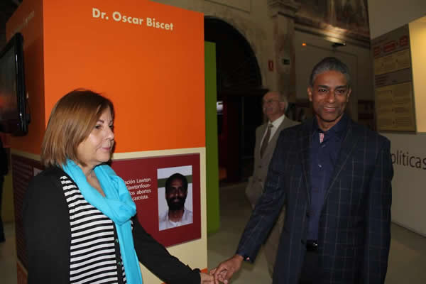 Ante su foto en el museo